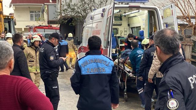 Sultanbeyli'de göçük altında kalan işçinin cansız bedeni çıkarıldı Sultanbeyli'de göçük altında kalan işçinin cansız bedeni çıkarıldı