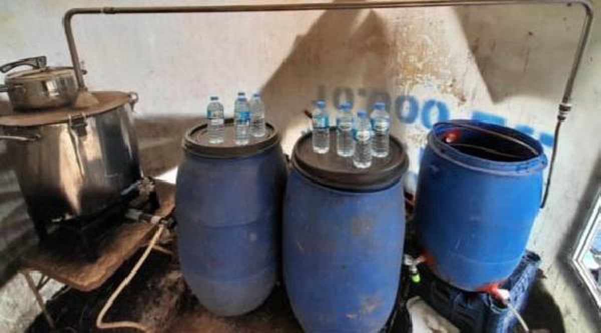 Tekirdağ\'da 525 litre sahte içkiye 2 gözaltı