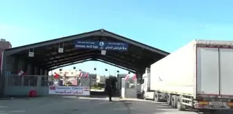 TRABLUSŞAM - Türkiye'nin Lübnan'a gönderdiği 1023 tonluk insani yardım gemisi Trablusşam'a ulaştı (2)