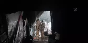 Ukrayna askerleri Donbas cephe hattında görüntülendi