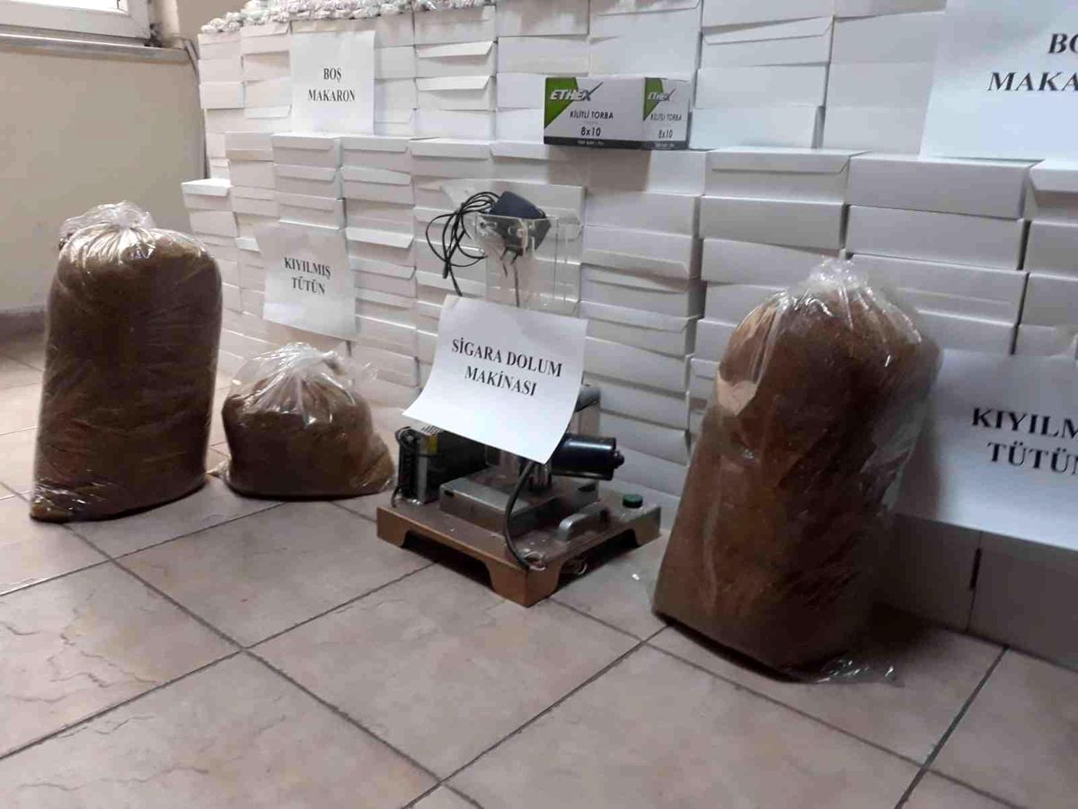Uzunköprü\'de 123 bin 800 adet kaçak makaron ve 4 bin 800 adet doldurulmuş sigara ele geçirildi