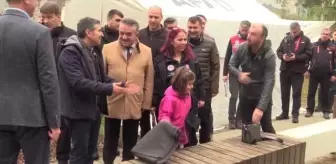 Vali Atay, çadırlarda kalan depremzedeleri ziyaret etti