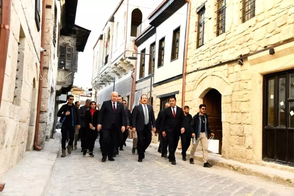 Vali Pehlivan Tarsus ilçesinde temaslarda bulundu