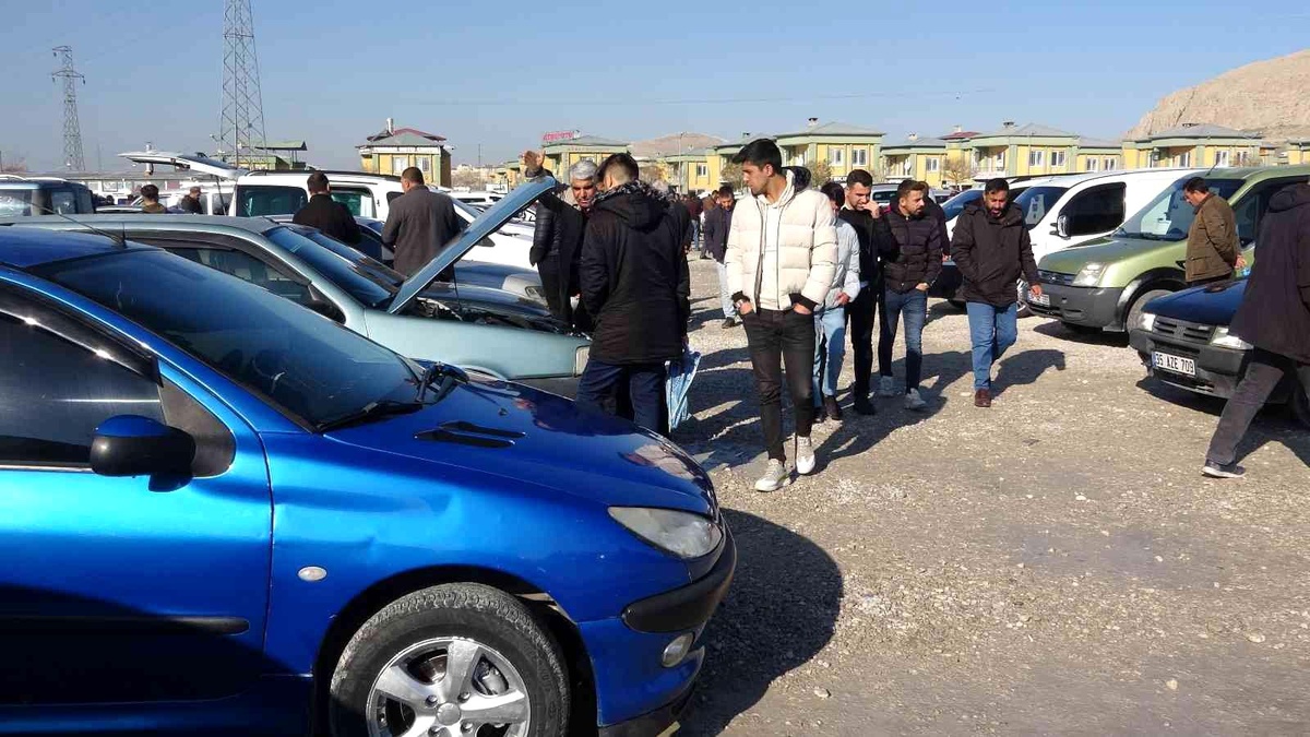 Van\'daki araç satıcıları: "İkinci el araç fiyatı satıcının insafına bırakılmamalı"