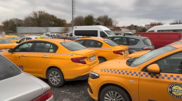 63 binden fazla şikayet gelmişti! Denetimler sıkılaşınca otoparklar taksilerle dolup taştı 63 binden fazla şikayet gelmişti! Denetimler sıkılaşınca otoparklar taksilerle dolup taştı