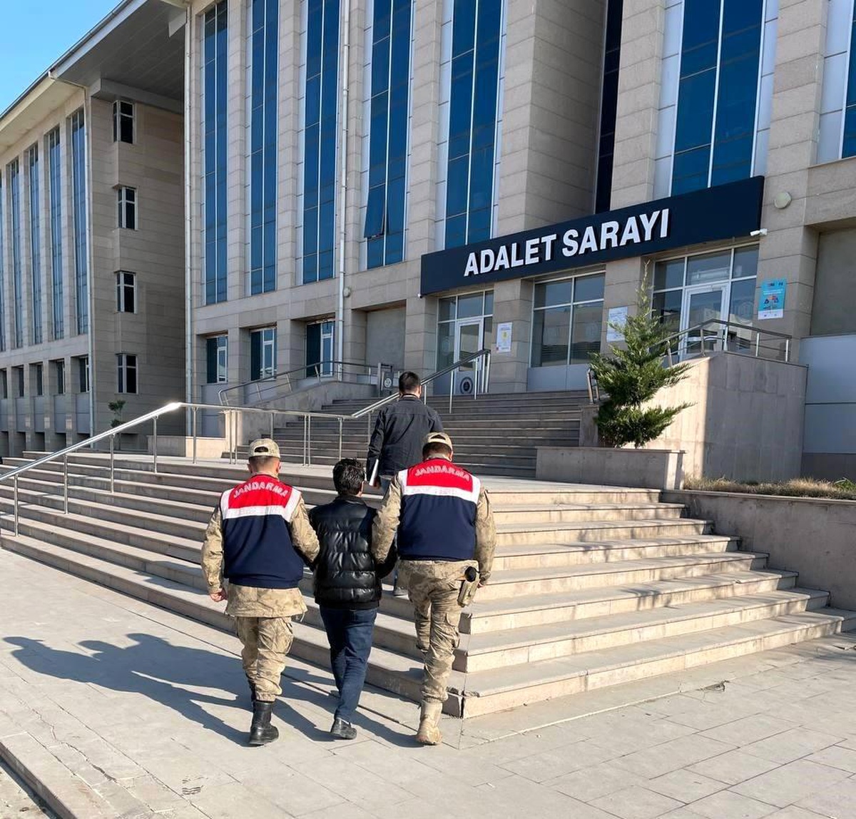9 ayrı suçtan 19 yıl hapis cezası bulunan şahıs yakalandı