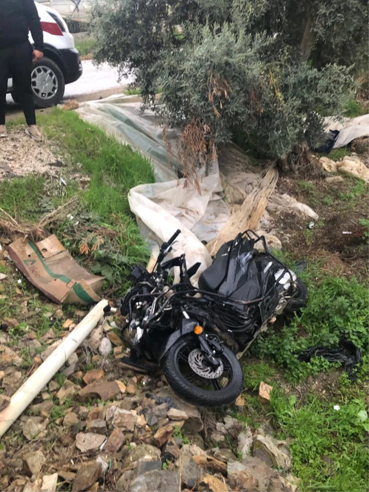 Alanya\'da elektrik direğine çarpan motosikletin sürücüsü öldü