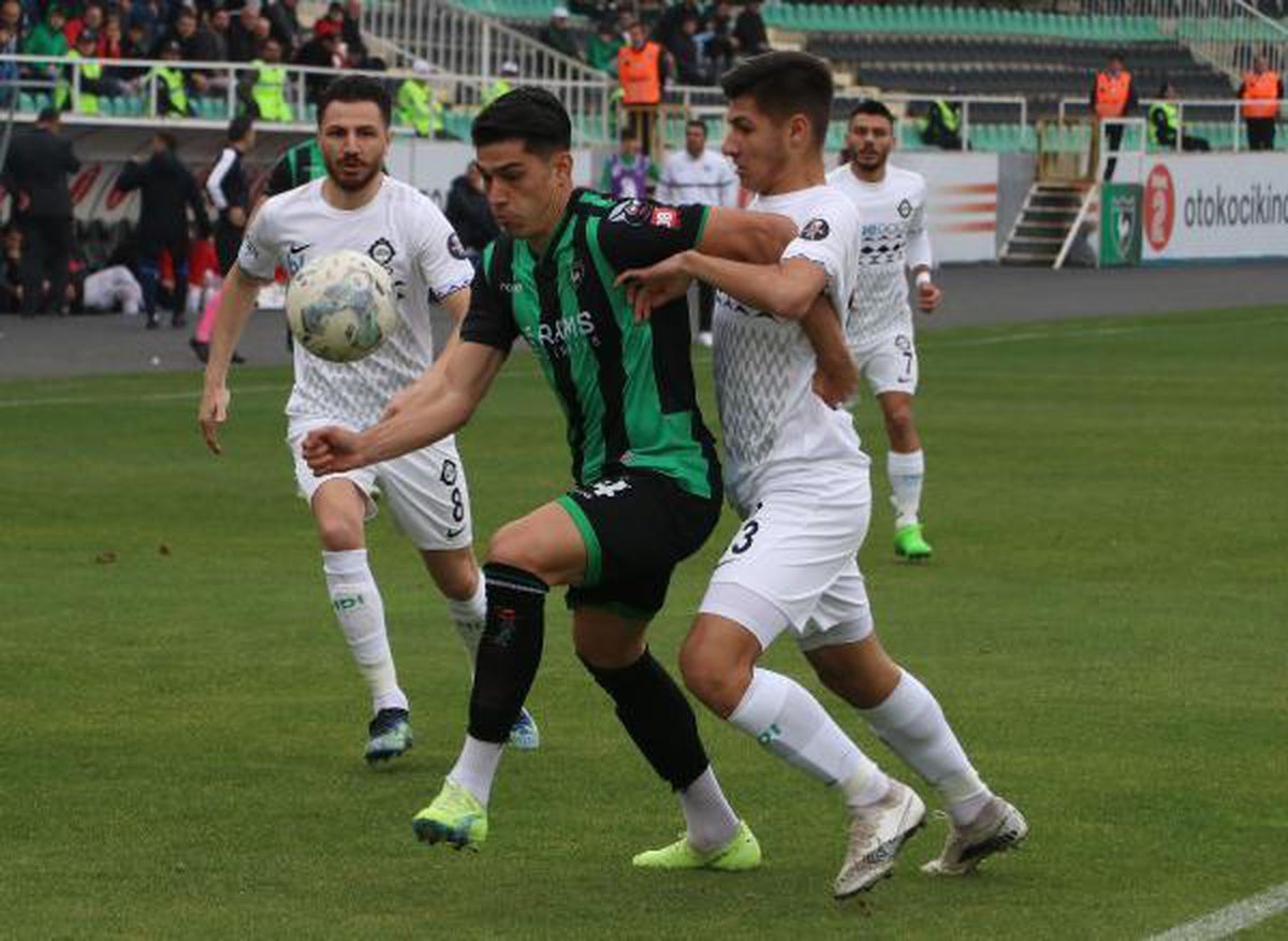 Altay\'da yüzler asıldı