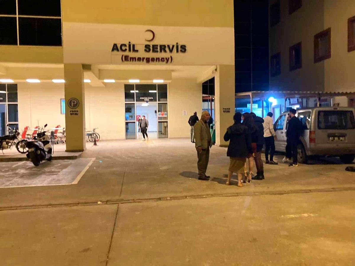 Antalya\'da düğünde bıçaklı kavga: 1 yaralı