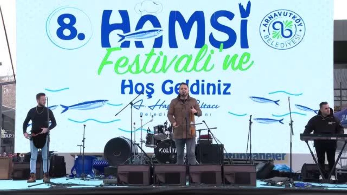 Arnavutköy\'de düzenlenen festivalde 2,5 ton hamsi ikram edildi