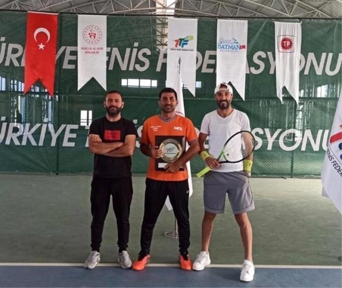 Batman\'ın 2 takımı tenis Türkiye finalinde yarışacak