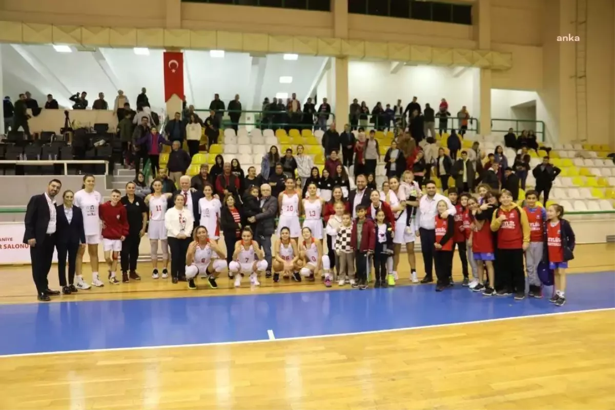 Burhaniye Belediyespor Kadın Basketbol Takımı, Menemenspor\'a Galip Geldi