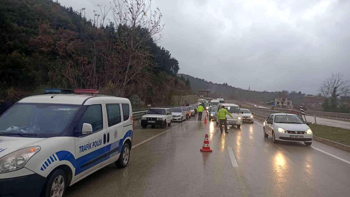 Bursa\'da maddi hasarlı zincirleme trafik kazası