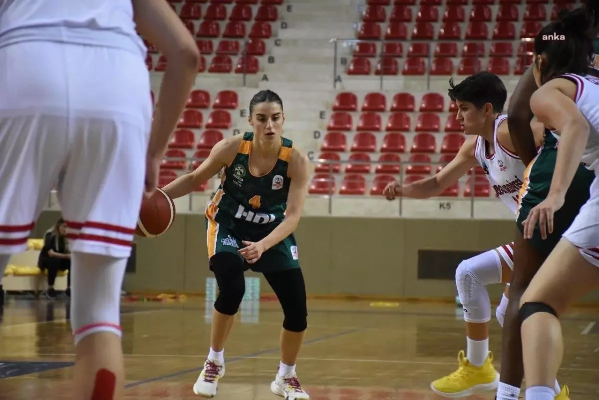 Edremit Belediyesi\'nin Kadın Basketbol Takımı Yalova\'dan Galibiyetle Döndü