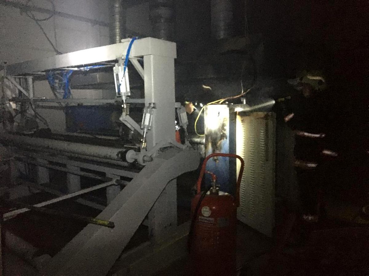 Halı fabrikasında çıkan yangın söndürüldü