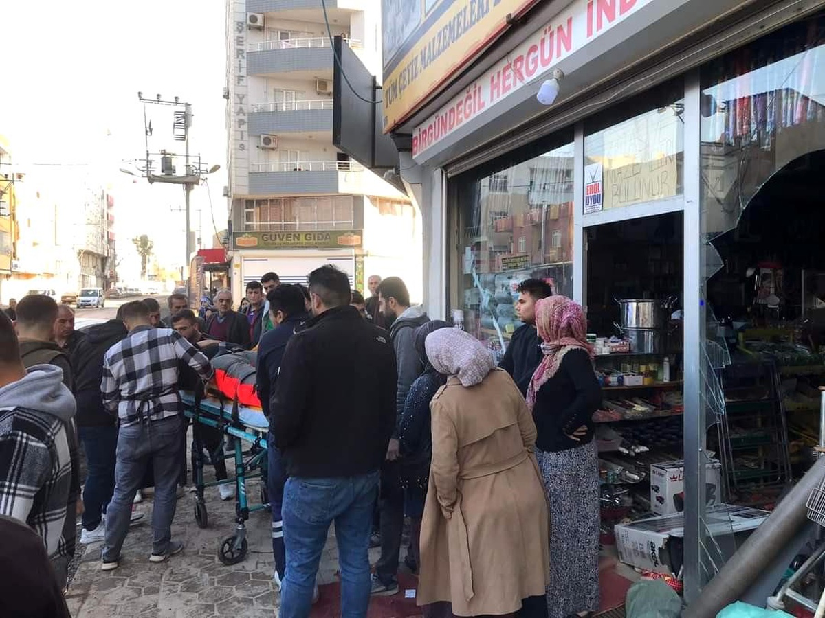 İş yerinin duvarı ile araç arasında sıkışan şahıs yaralandı