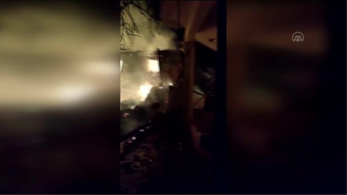 KAHRAMANMARAŞ - Çıkan ev yangınında 4 kişi dumandan etkilendi