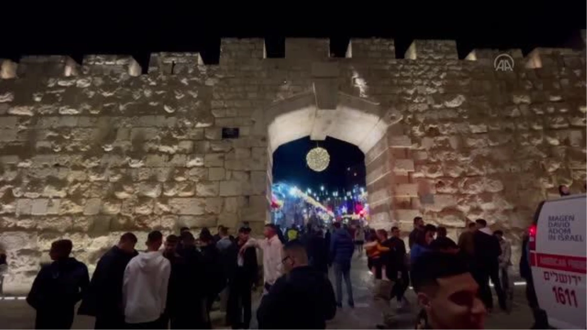 Kudüs\'te Noel ağacı aydınlatıldı