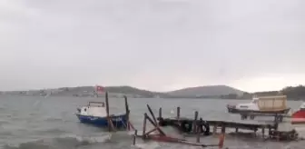 Kuzey Ege sahillerinde 'lodos fırtınası' ve 'sağanak'