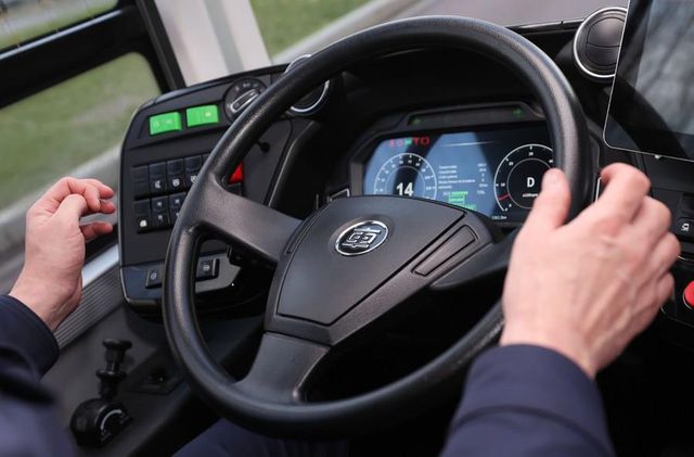 Otonom Otobüs Paris'te Caddeye Çıktı