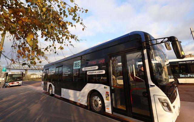 Otonom Otobüs Paris'te Caddeye Çıktı