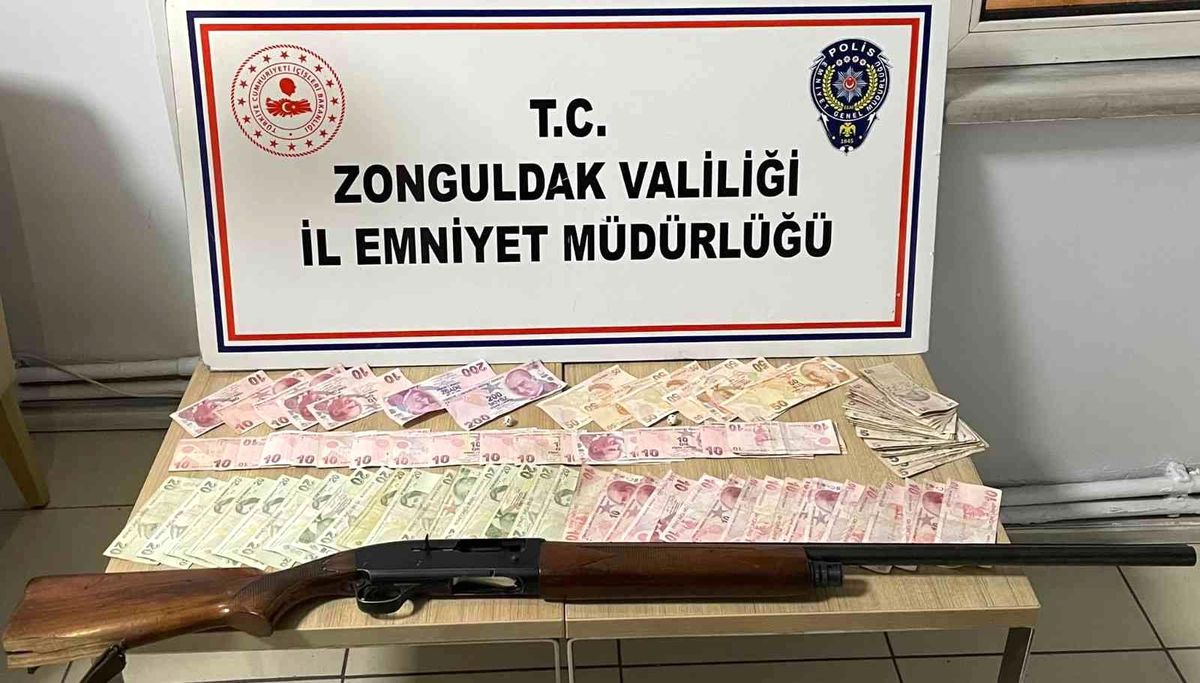 Polisten ikamette kumar oynayan 3 şüpheliye 5 bin 457 lira ceza