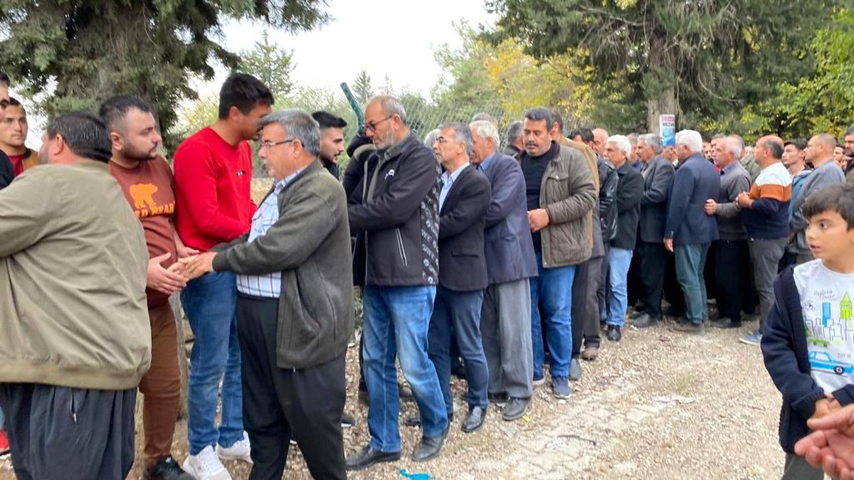 Römork kazasıda hayatını kaybeden Hüsnü Kurt dualarla uğurladı