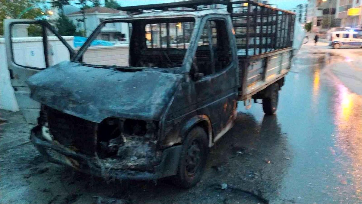 Samsun\'da seyir halindeki kamyonete yangın çıktı
