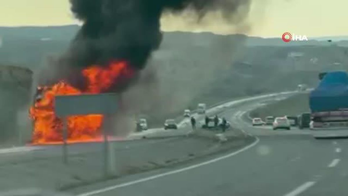 Seyir halindeki tır alev topuna döndü