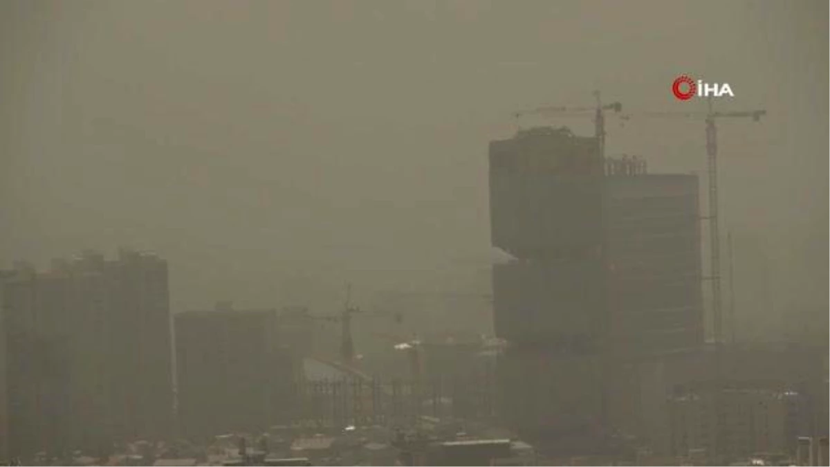 Tahran\'da hava kirliliği nedeniyle okullar 2 gün daha tatil edildi