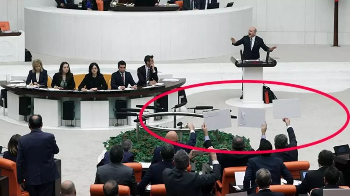 TBMM\'de gergin anlar! CHP ve HDP sıralarına dönüp "Siz Amerika\'nın çocuğusunuz" diyen Bakan Soylu\'ya muhalefetten fotoğraflı tepki