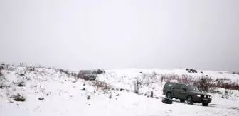 Ukrayna'da cephedeki askerler, arazi araçları sürüş eğitiminden geçiyor