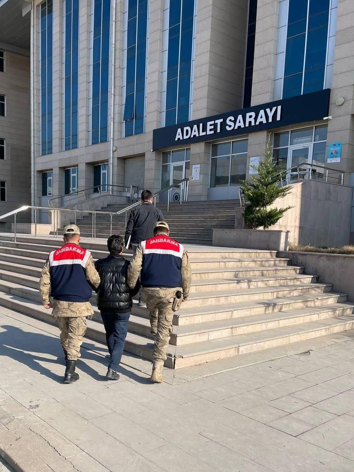 Van\'da 19 yıl 6 ay 22 gün hapis cezası bulunan hükümlü yakalandı