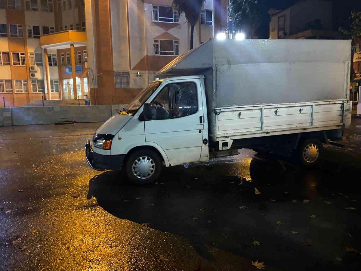 Antalya\'da gece yarısı otoparkta iki grup arasında silahlı çatışma: 5 yaralı