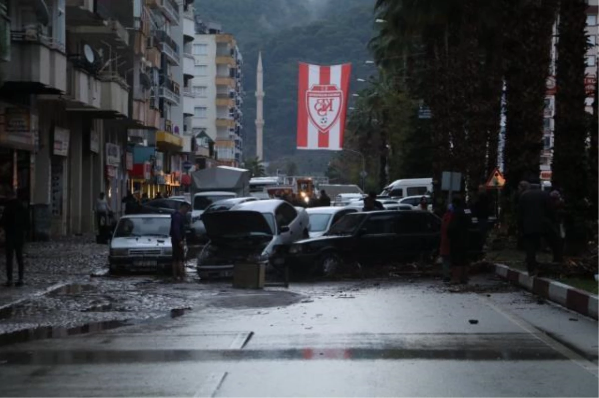 Antalya\'da yaşanan sel felaketinde hasarın boyutu gün ağarınca ortaya çıktı! İşte kentten son kareler...