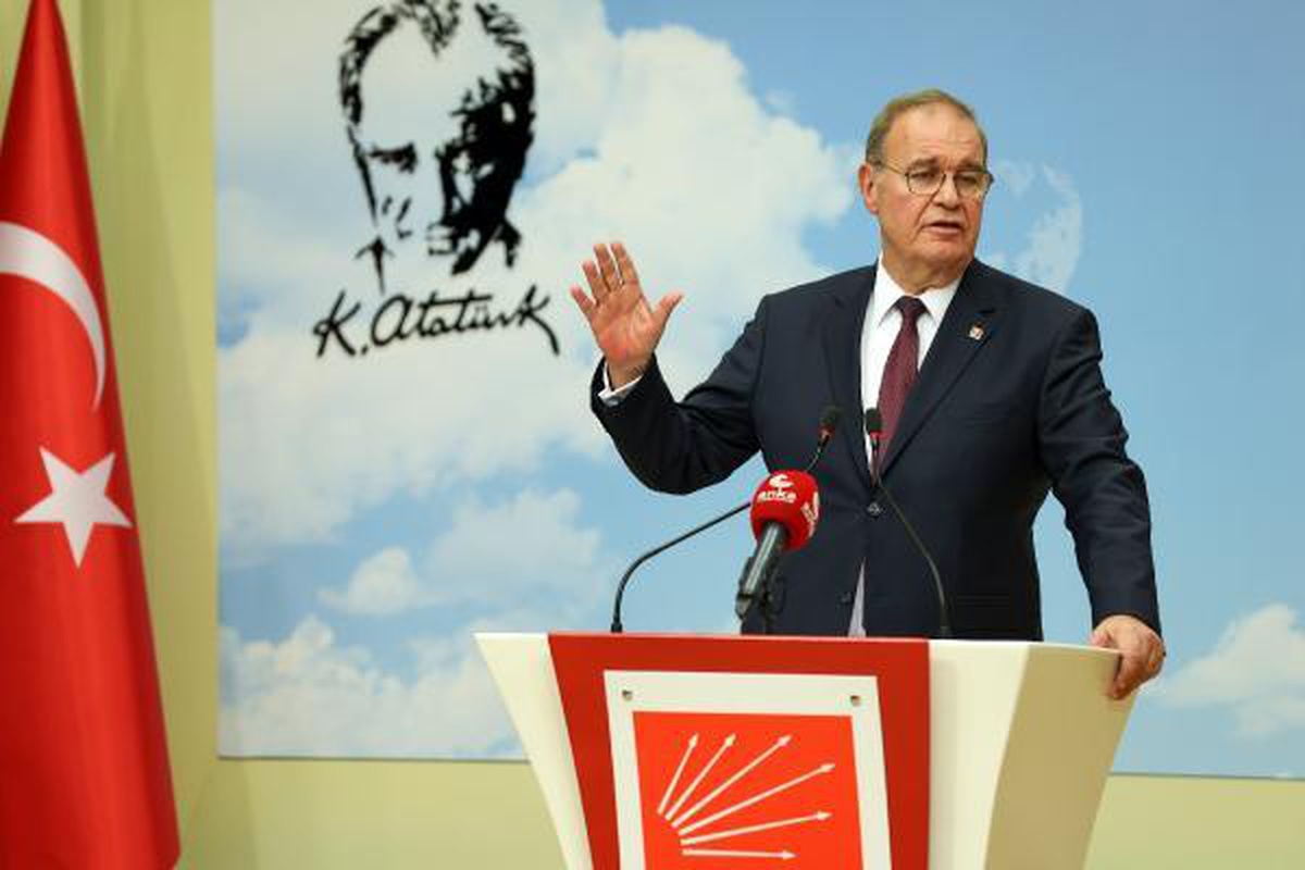 CHP\'li Öztrak: Biz siyasetin, kadının kılık kıyafetinden elini çekmesi için yasa teklifini verdik