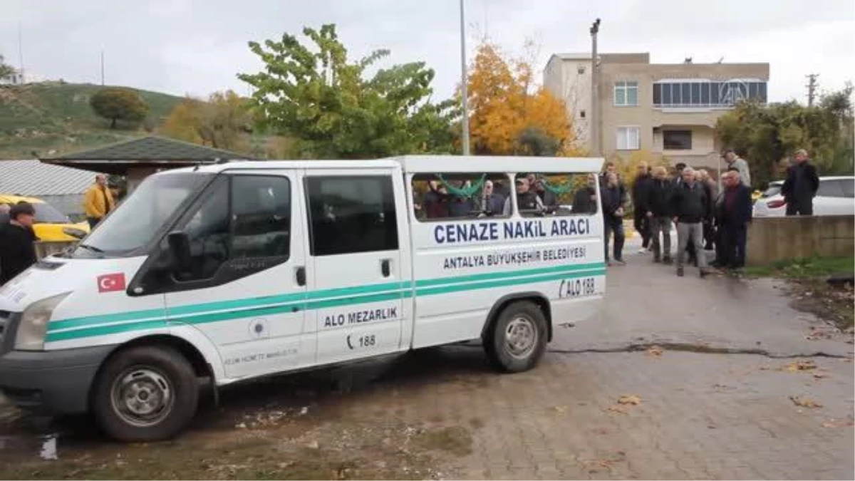 Eşi tarafından tüfekle vurularak öldürülen hemşire toprağa verildi