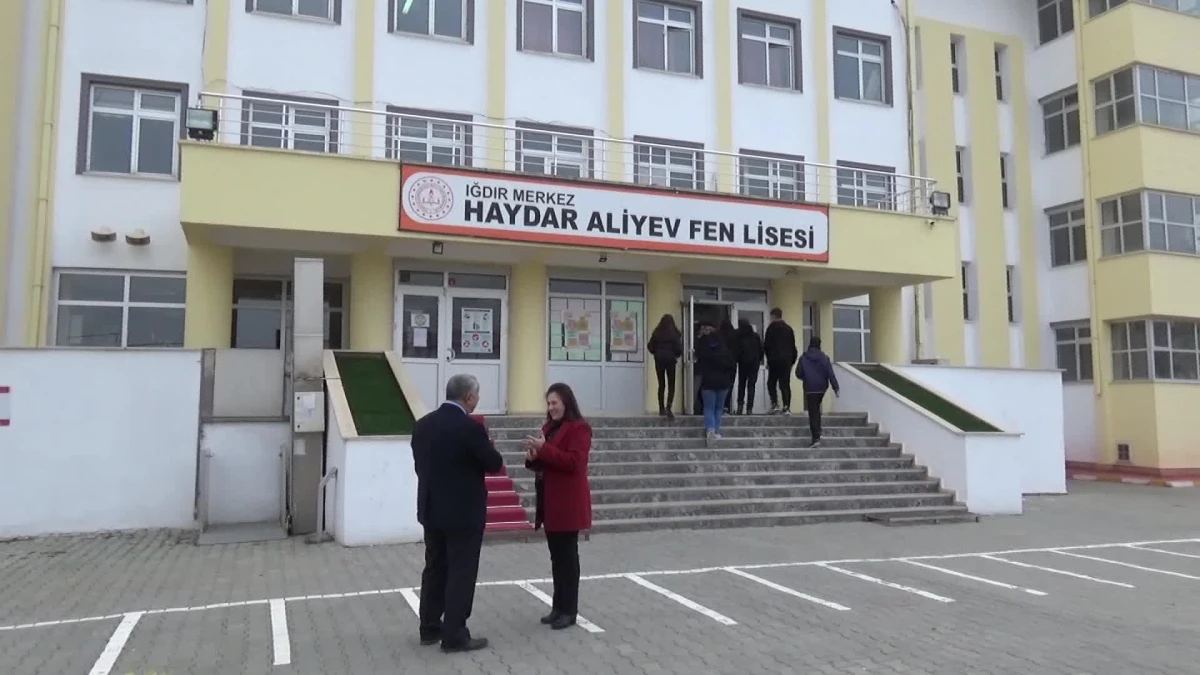 Eski Azerbaycan Cumhurbaşkanı Haydar Aliyev İçin Iğdır\'da Adını Taşıyan Okulda Anma Töreni Düzenlendi