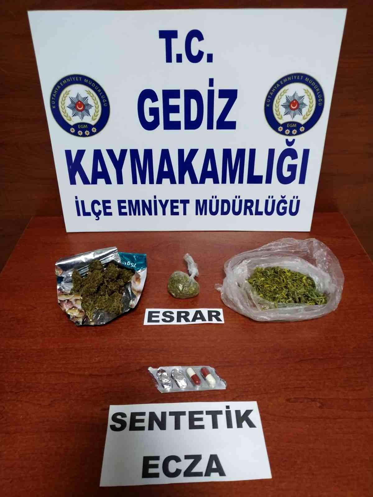 Gediz\'de bir kişinin üzerinde uyuşturucu yakalandı