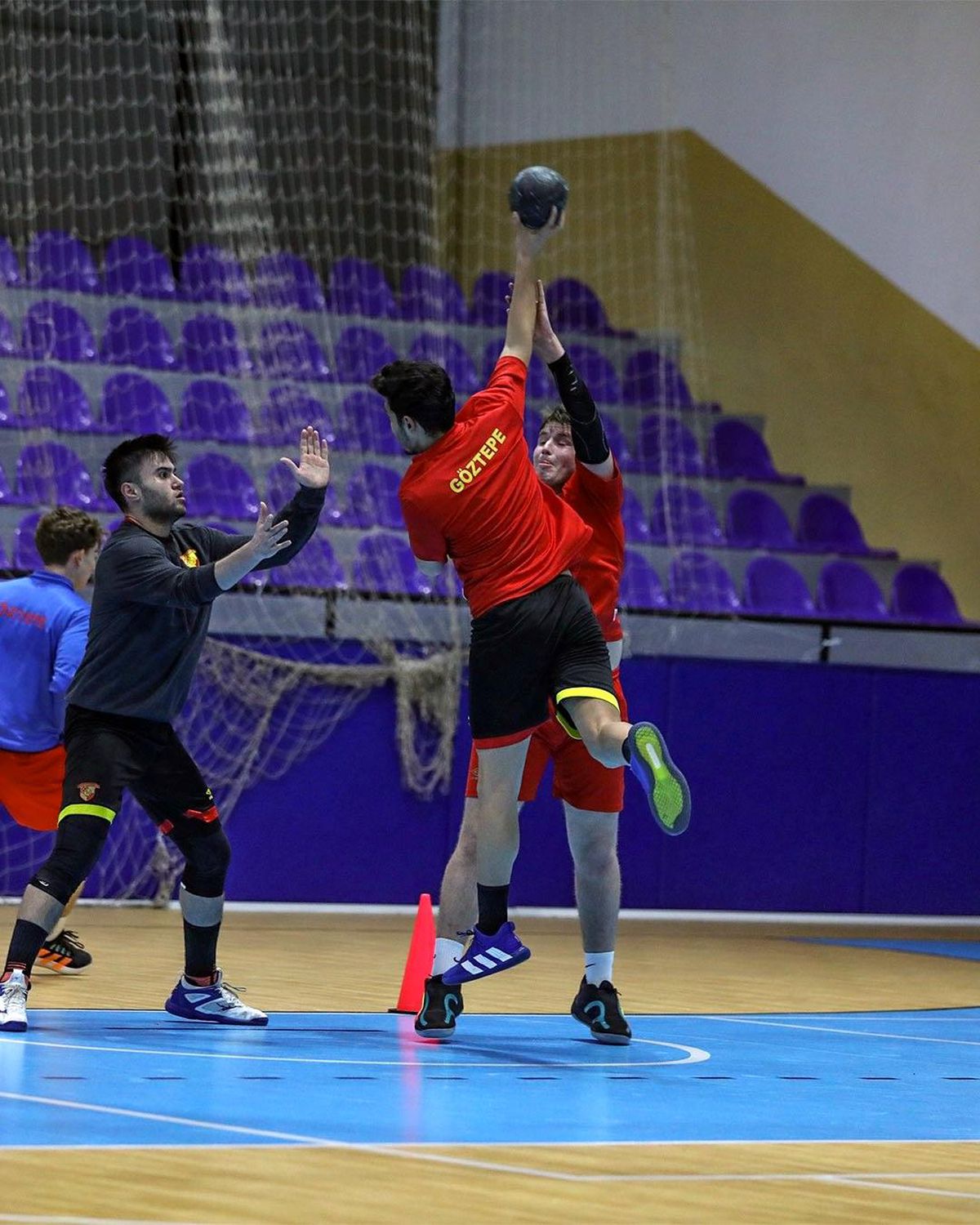 Göztepe Hentbol\'da işler yolunda gitmiyor