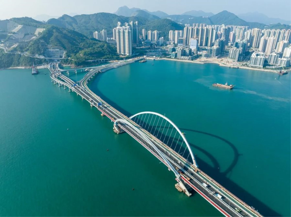 Hong Kong\'un Tseung Kwan O Koyu Geçiş Köprüsü Trafiğe Açıldı