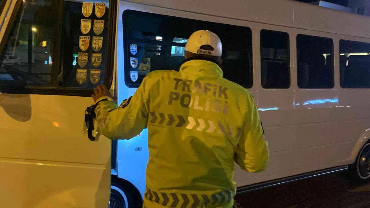 İstanbul\'dan yola çıktığı sahte plakalı aracıyla Bursa\'da polise yakalandı