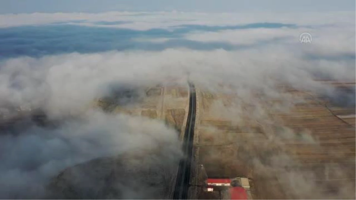 Kars Ovası\'nda oluşan sis bulutu havadan görüntülendi