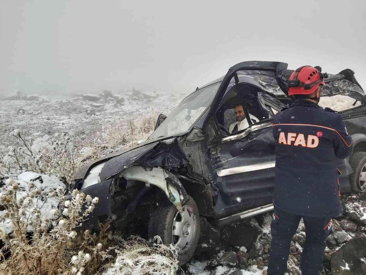 Kars\'ta trafik kazası: 3 yaralı