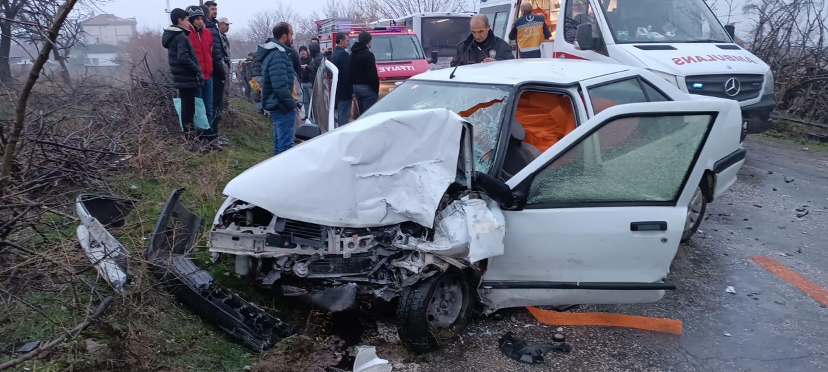 Malatya\'da halk otobüsü ile otomobil çarpıştı, 7 kişi yaralandı
