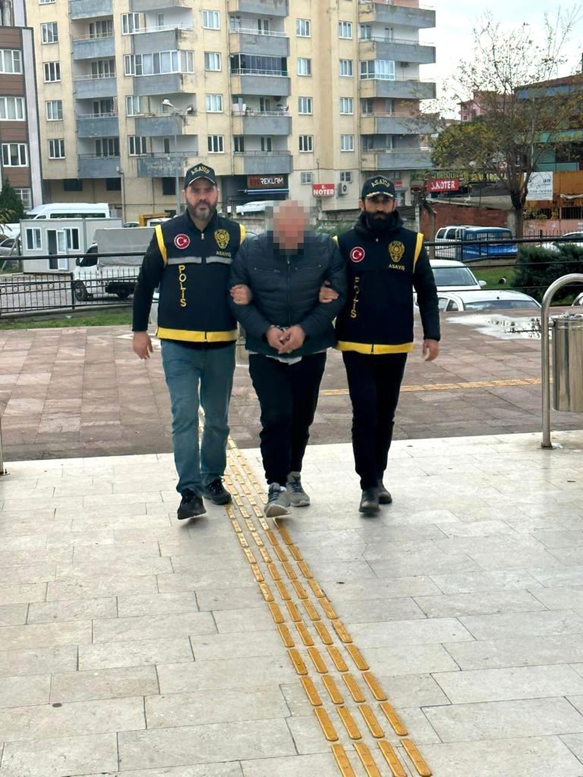 Minibüste teşhircilik yapan şahıs tutuklandı