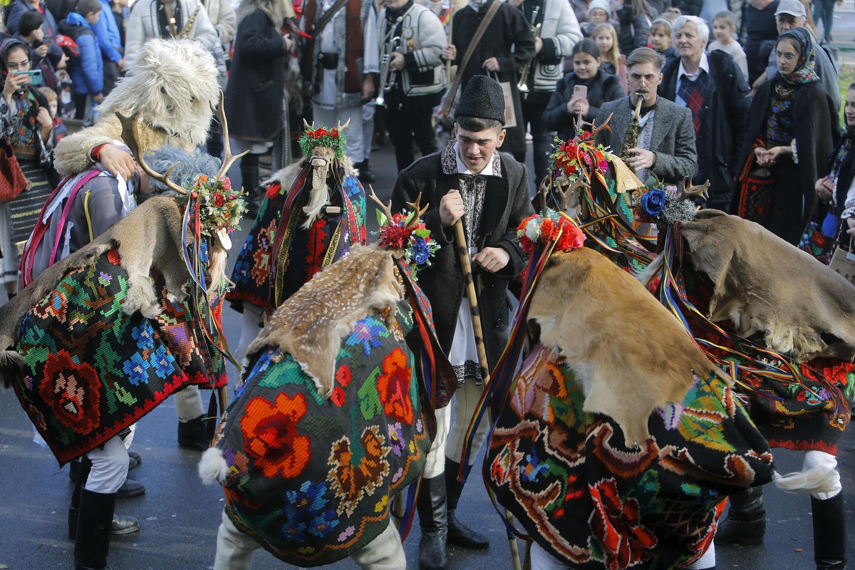 Romanya\'da Eski Kış Gelenekleri Festivallerle Hatırlanıyor