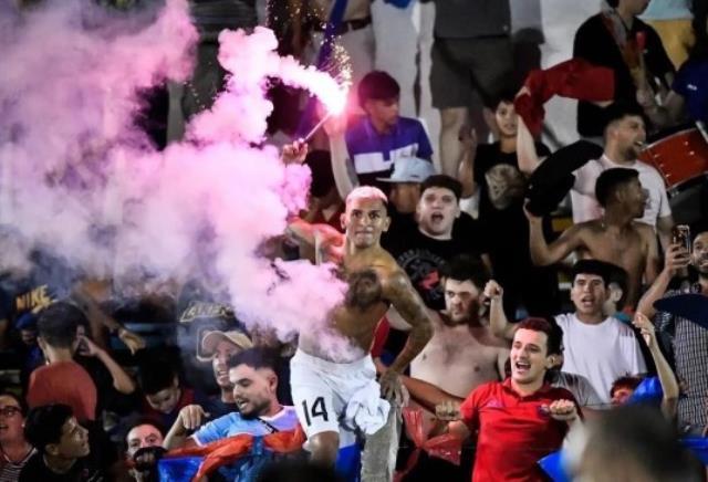 Suyu iyice kaynıyor! G.Saray'dan ayrılmak isteyen yıldız, tuttuğu takımın maçında amigo oldu