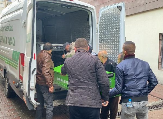 Ekmek pişirmek için yaktığı tandırın içine düşen kadın yaşam savaşını kaybetti Ekmek pişirmek için yaktığı tandırın içine düşen kadın yaşam savaşını kaybetti