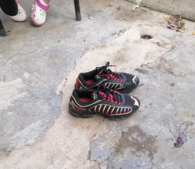 Tanınmamak için her şeyi yapan silahlı soyguncu, ayakkabısından tespit edilip yakalandı Tanınmamak için her şeyi yapan silahlı soyguncu, ayakkabısından tespit edilip yakalandı